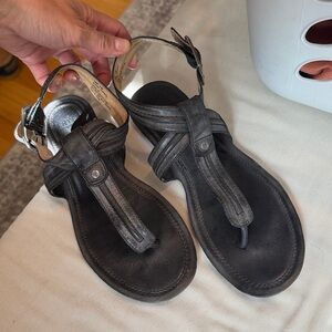 Frye Alessia Trapunto Sandals